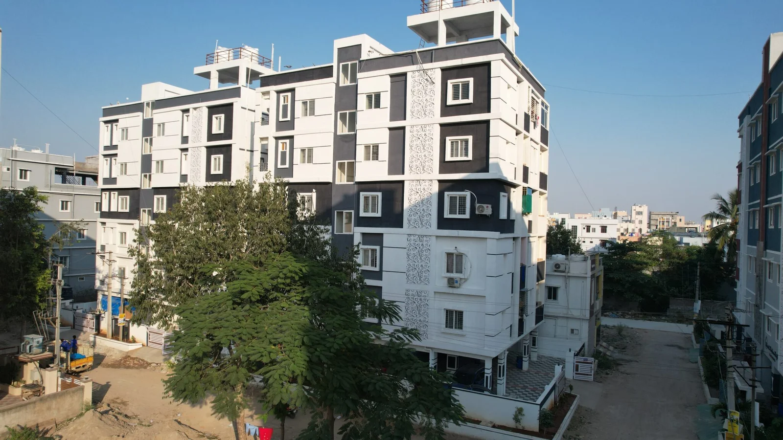 Platinum Avenue Image 2